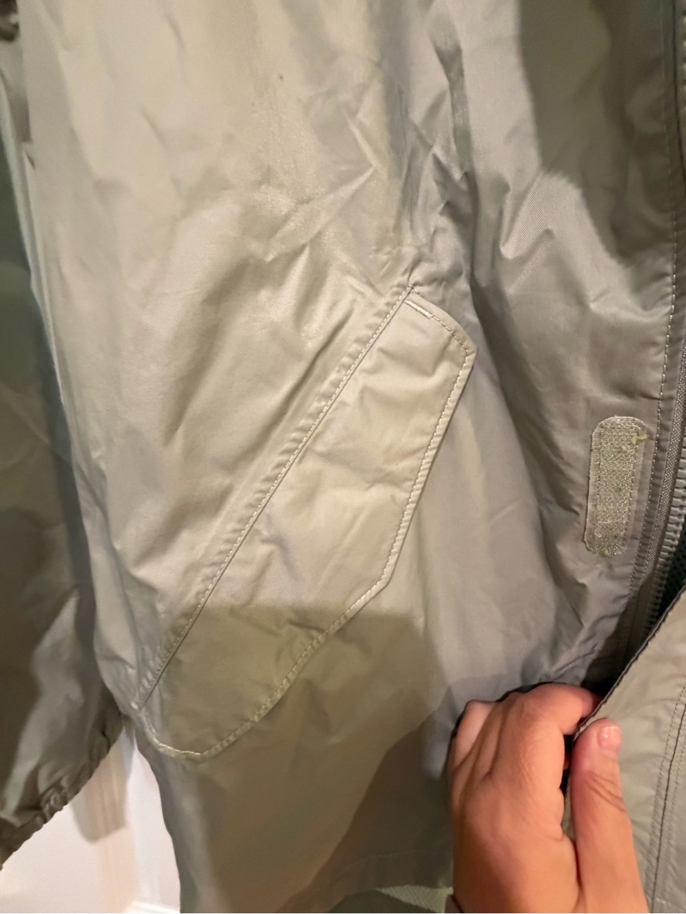 NORTH FACE KIDS Light Gray Hooded Raincoat - Water-Resistant Shell - Picture 5 of 10